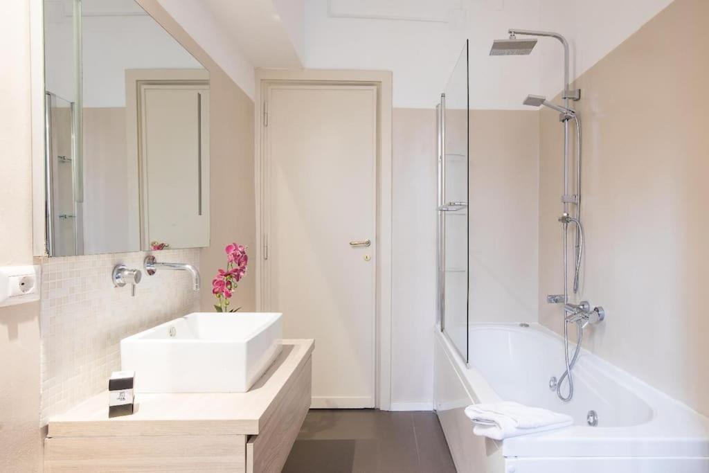 My Trastevere Three Bedroom View Apartment -Top Collection 로마 외부 사진